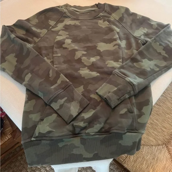 Lululemon Scuba Crew sweatshirt Green Camo size 4 - Picture 2 of 5